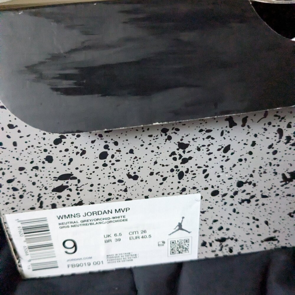 Womens Jordans MVP size 9 - Picture 3 of 6